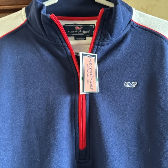 Vineyard vines Men’s large 1/2 zip. Red,white and blue. Brand new. Never worn - Picture 3 of 4